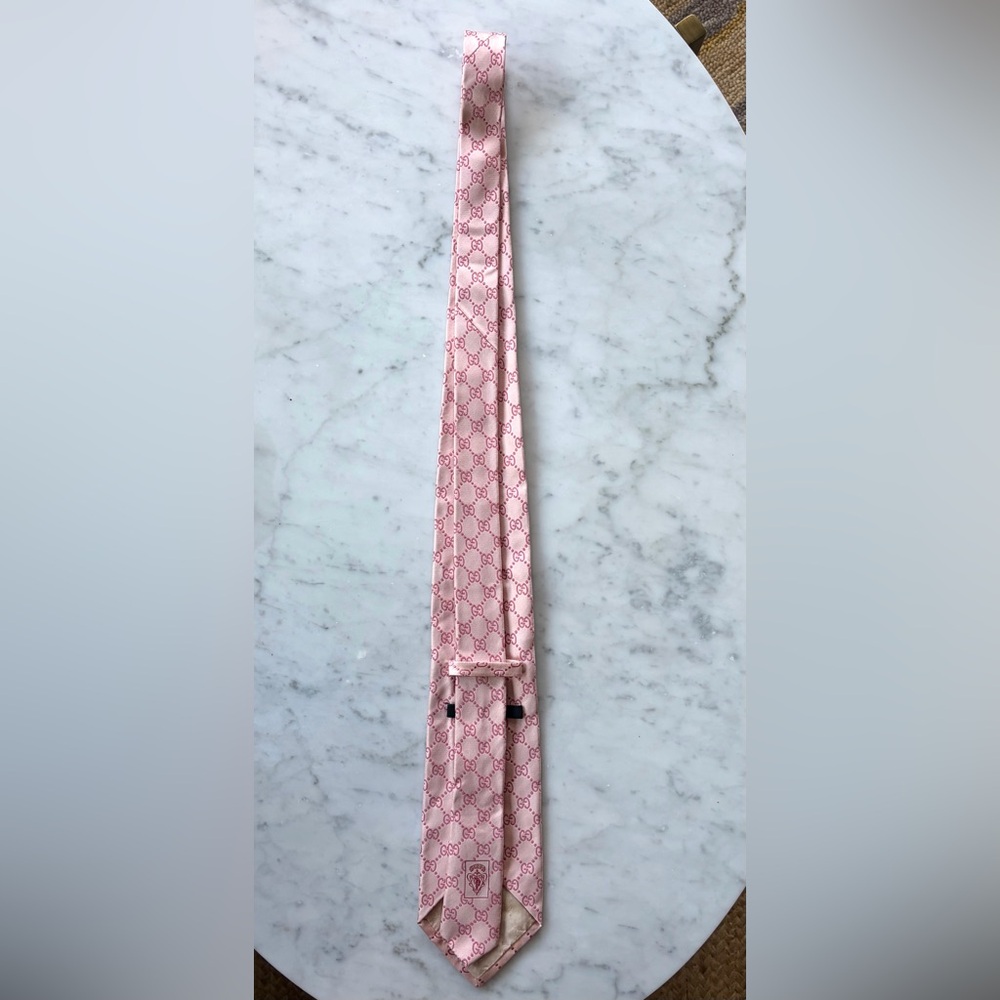 Gucci Pink GG Monogram Silk Tie, Blush Pink/Rose, 3.5” x 59”, like new - Picture 10 of 13